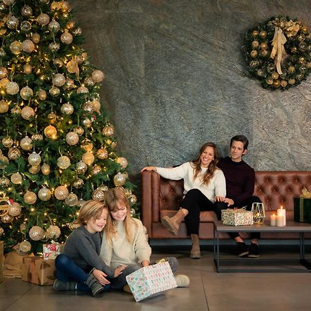 mk hotel tirana Rinas Bagian luar foto The 2019 Christmas tree at the Four Seasons Hotel