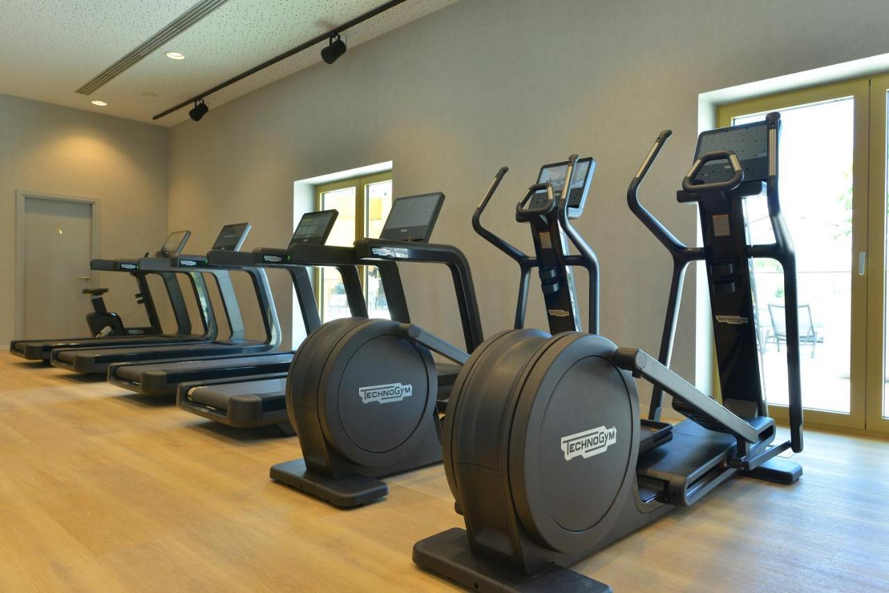 mk hotel tirana Rinas Bagian luar foto Elliptical cross trainer
