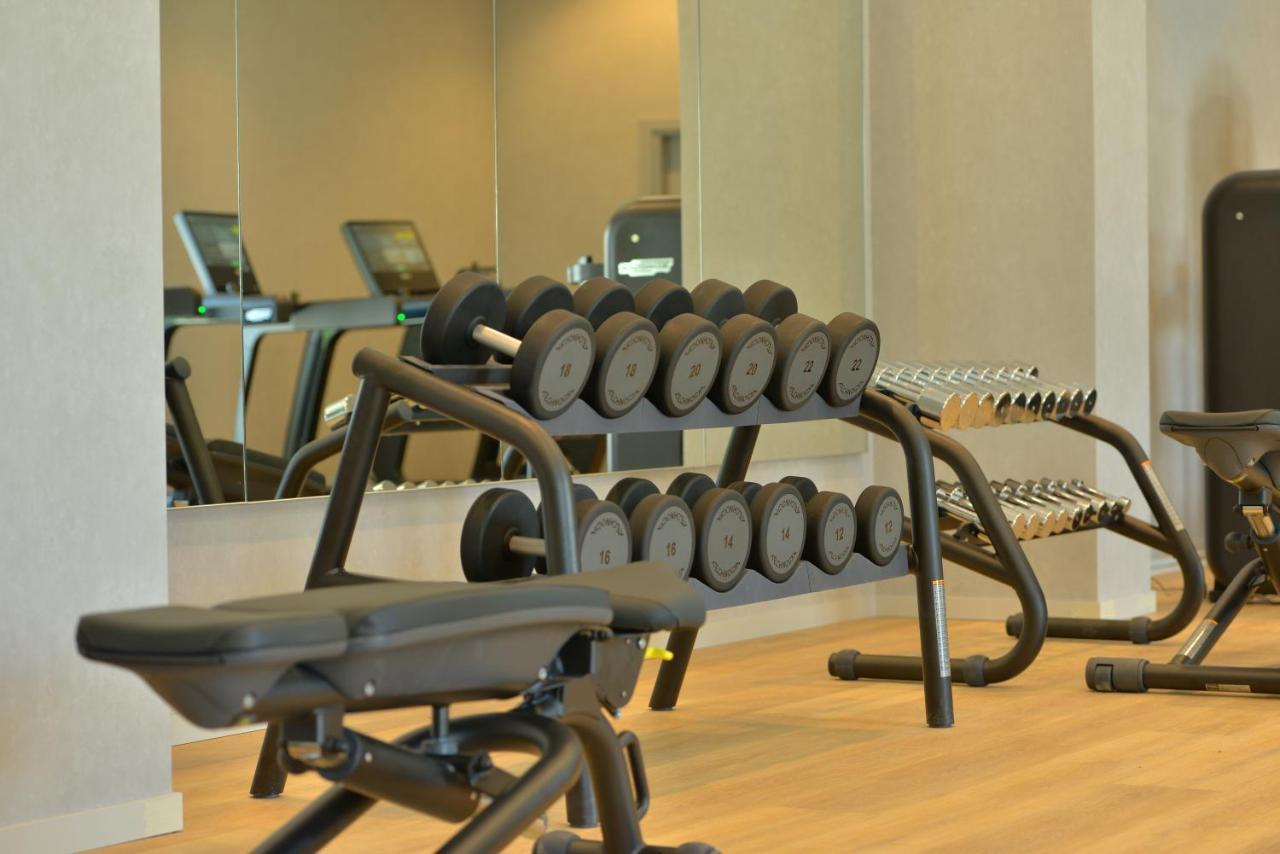mk hotel tirana Rinas Bagian luar foto Dumbbells