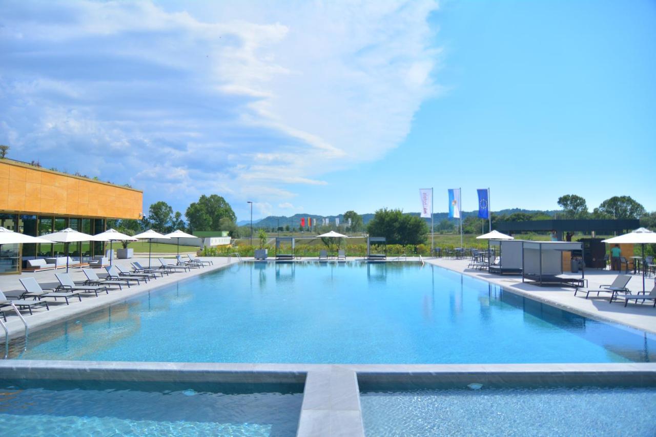 mk hotel tirana Rinas Bagian luar foto The swimming pool at the complex