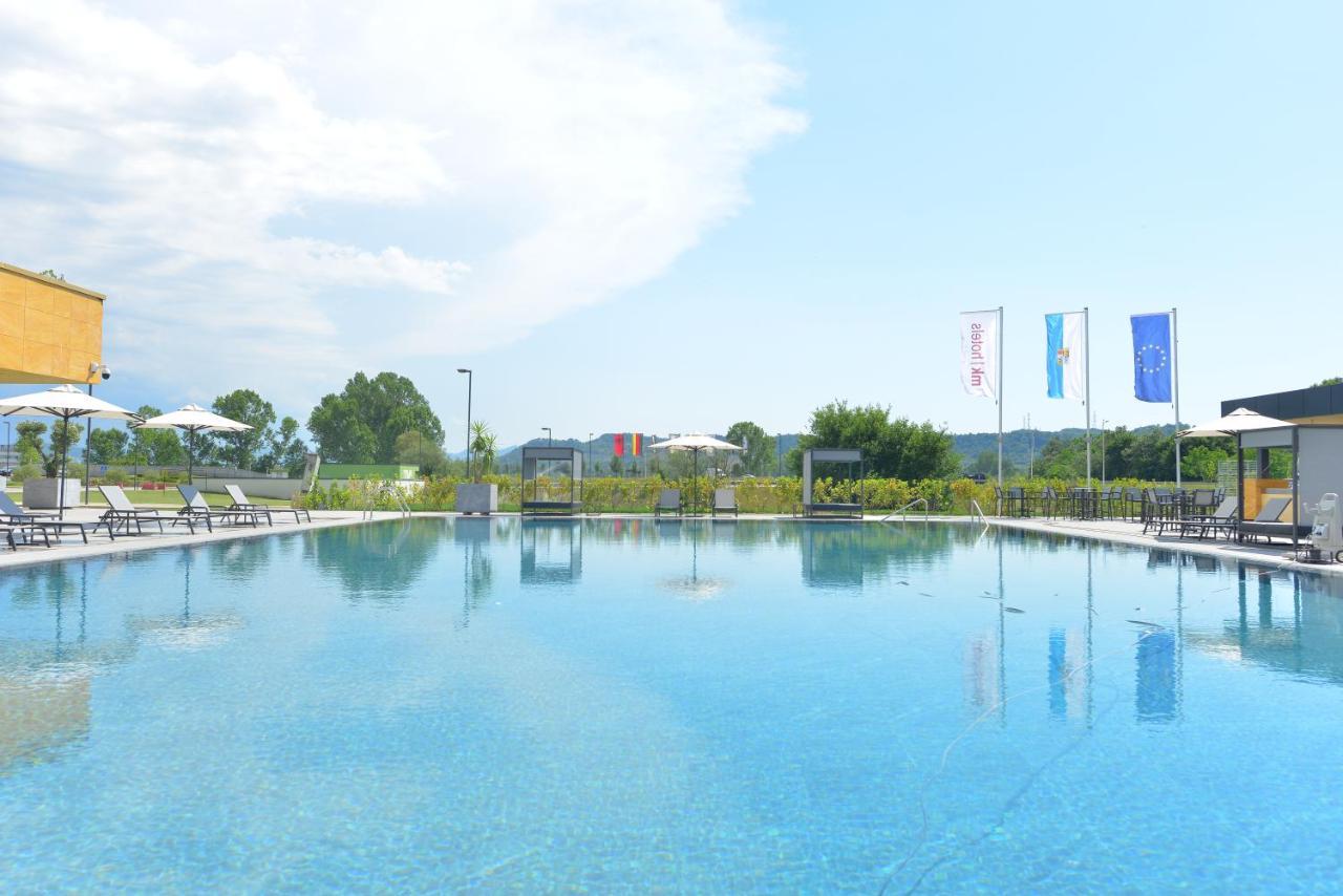 mk hotel tirana Rinas Bagian luar foto The swimming pool at the resort