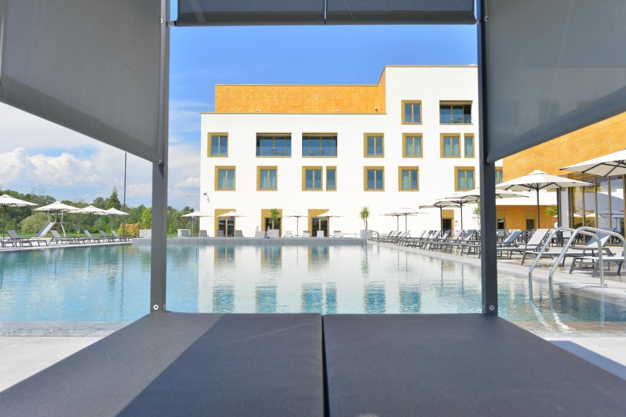 mk hotel tirana Rinas Bagian luar foto