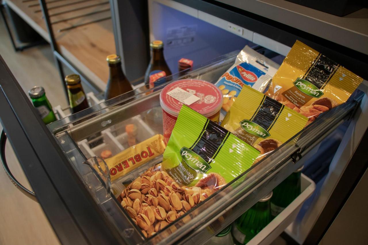mk hotel tirana Rinas Bagian luar foto A drawer in a refrigerator