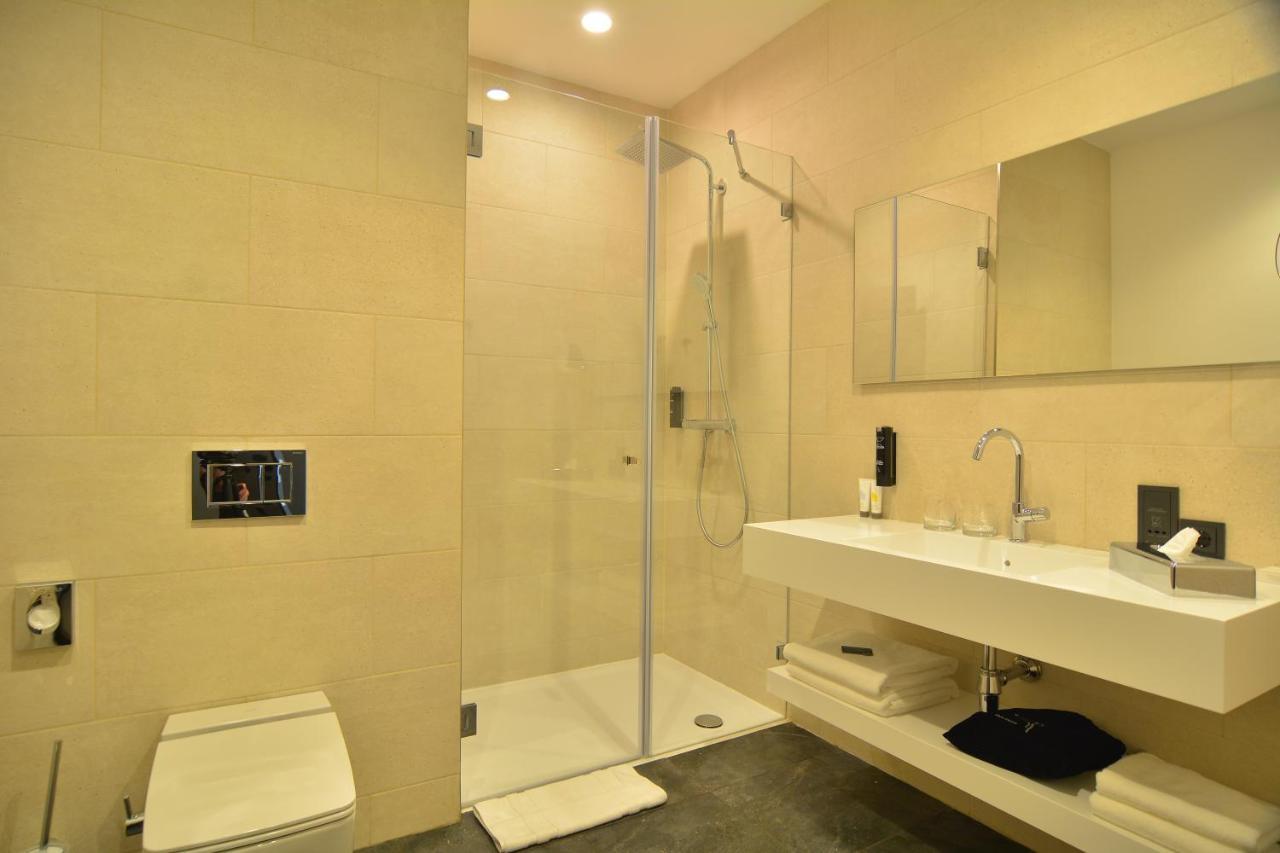 mk hotel tirana Rinas Bagian luar foto A shower enclosure