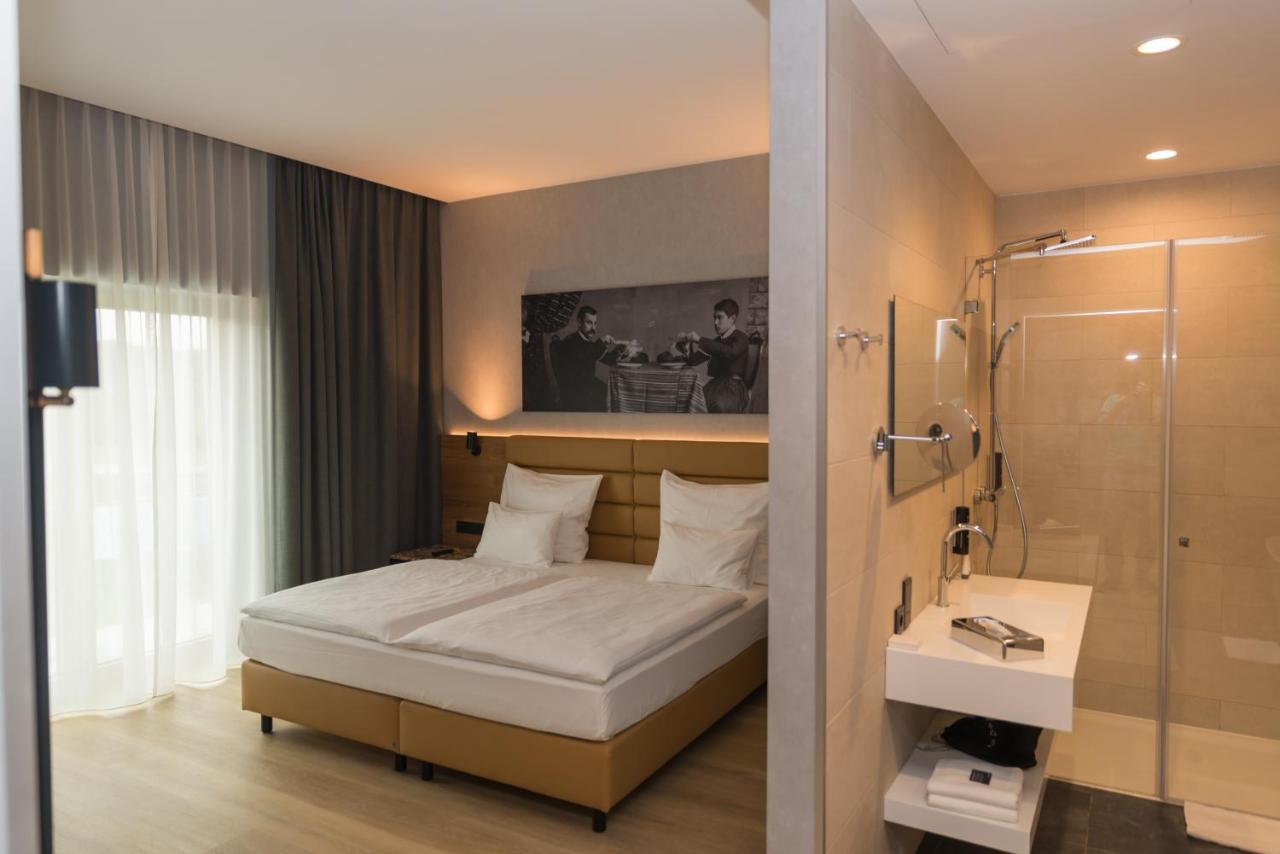 mk hotel tirana Rinas Bagian luar foto A room at the hotel