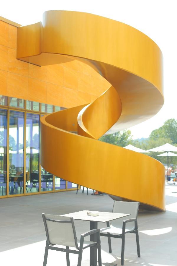 mk hotel tirana Rinas Bagian luar foto Spiral staircase