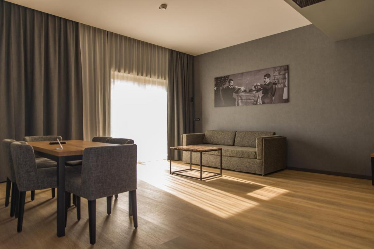 mk hotel tirana Rinas Bagian luar foto