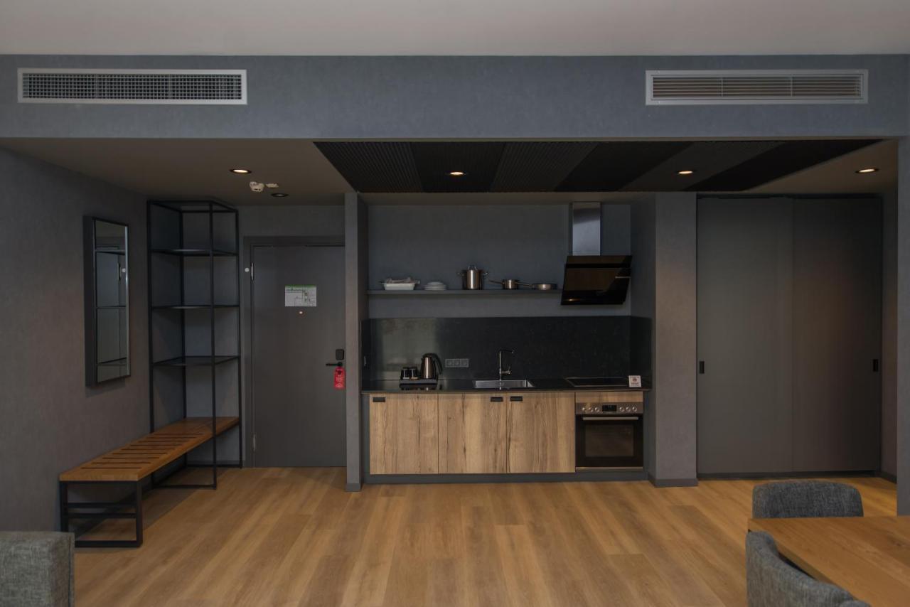 mk hotel tirana Rinas Bagian luar foto The kitchen in a typical apartment