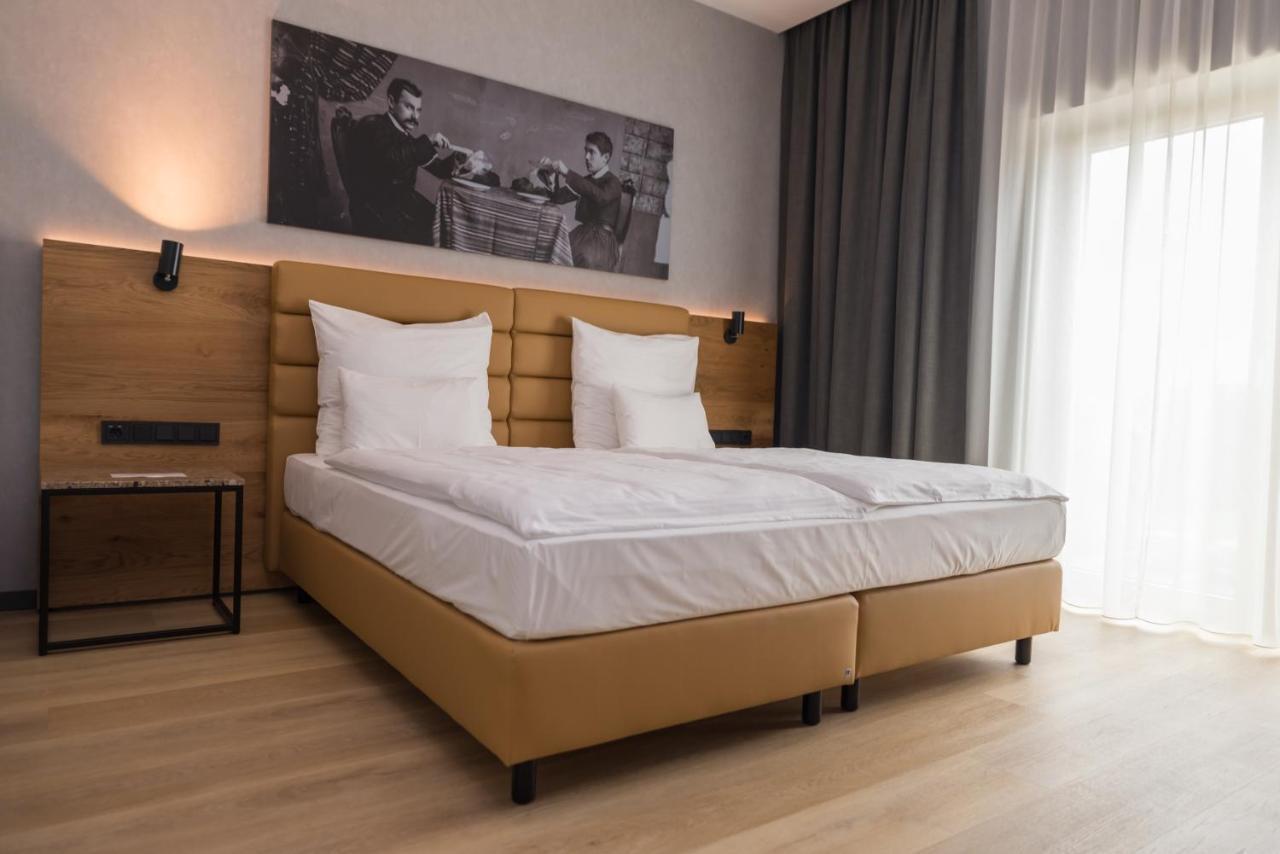 mk hotel tirana Rinas Bagian luar foto
