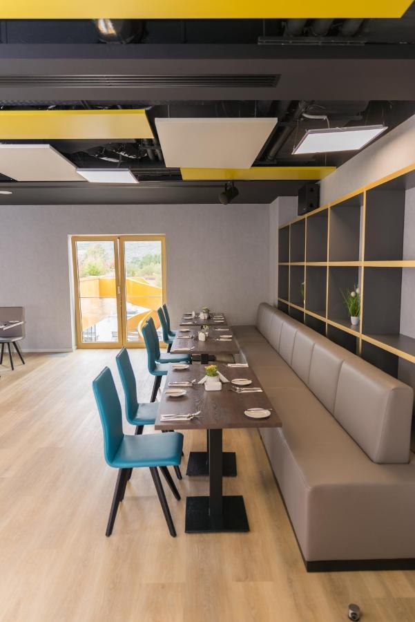 mk hotel tirana Rinas Bagian luar foto Restaurant interior