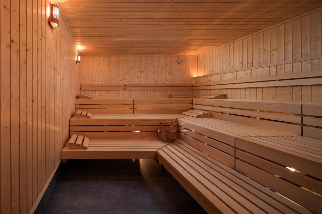mk hotel tirana Rinas Bagian luar foto A Finnish sauna