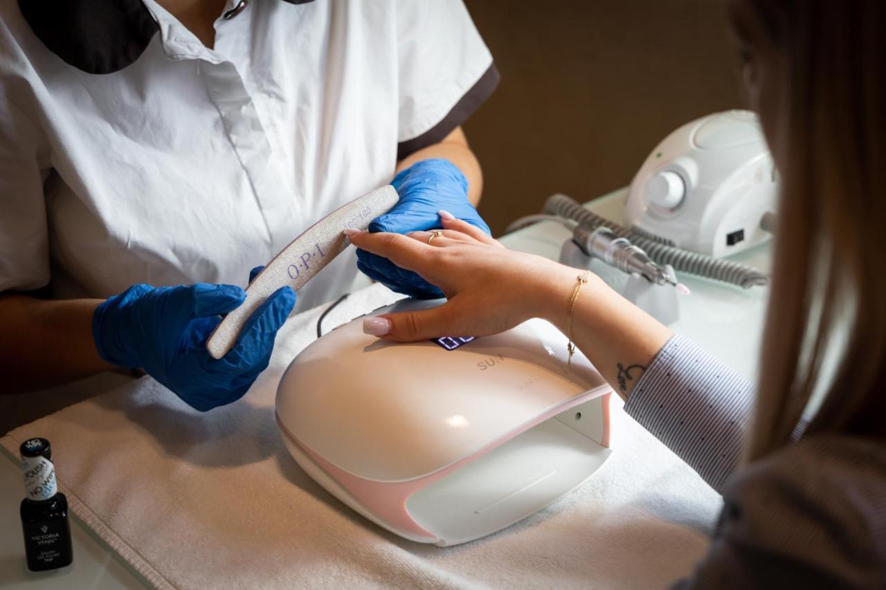 mk hotel tirana Rinas Bagian luar foto UV lamp for nails