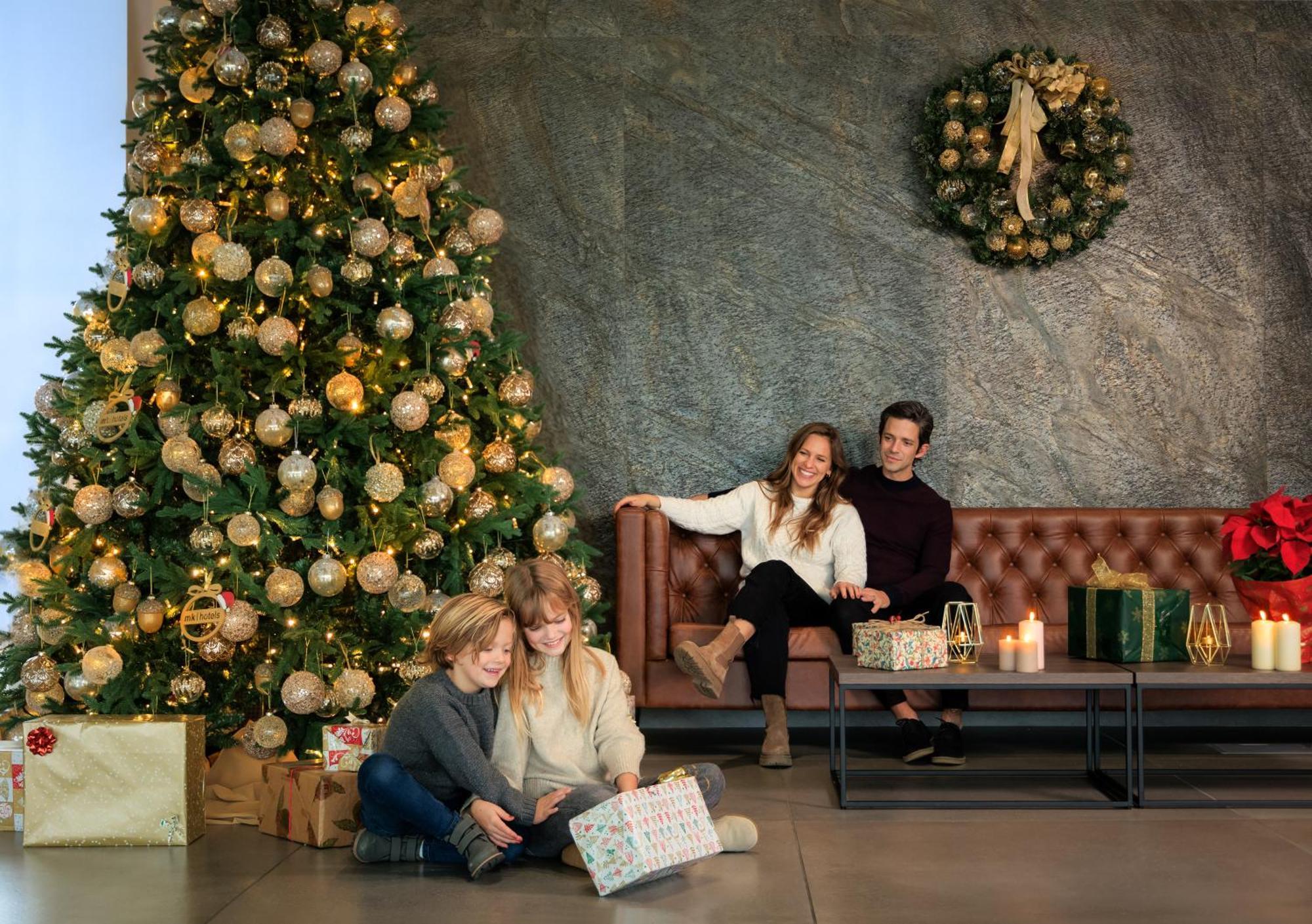 mk hotel tirana Rinas Bagian luar foto The 2019 Christmas tree at the Four Seasons Hotel
