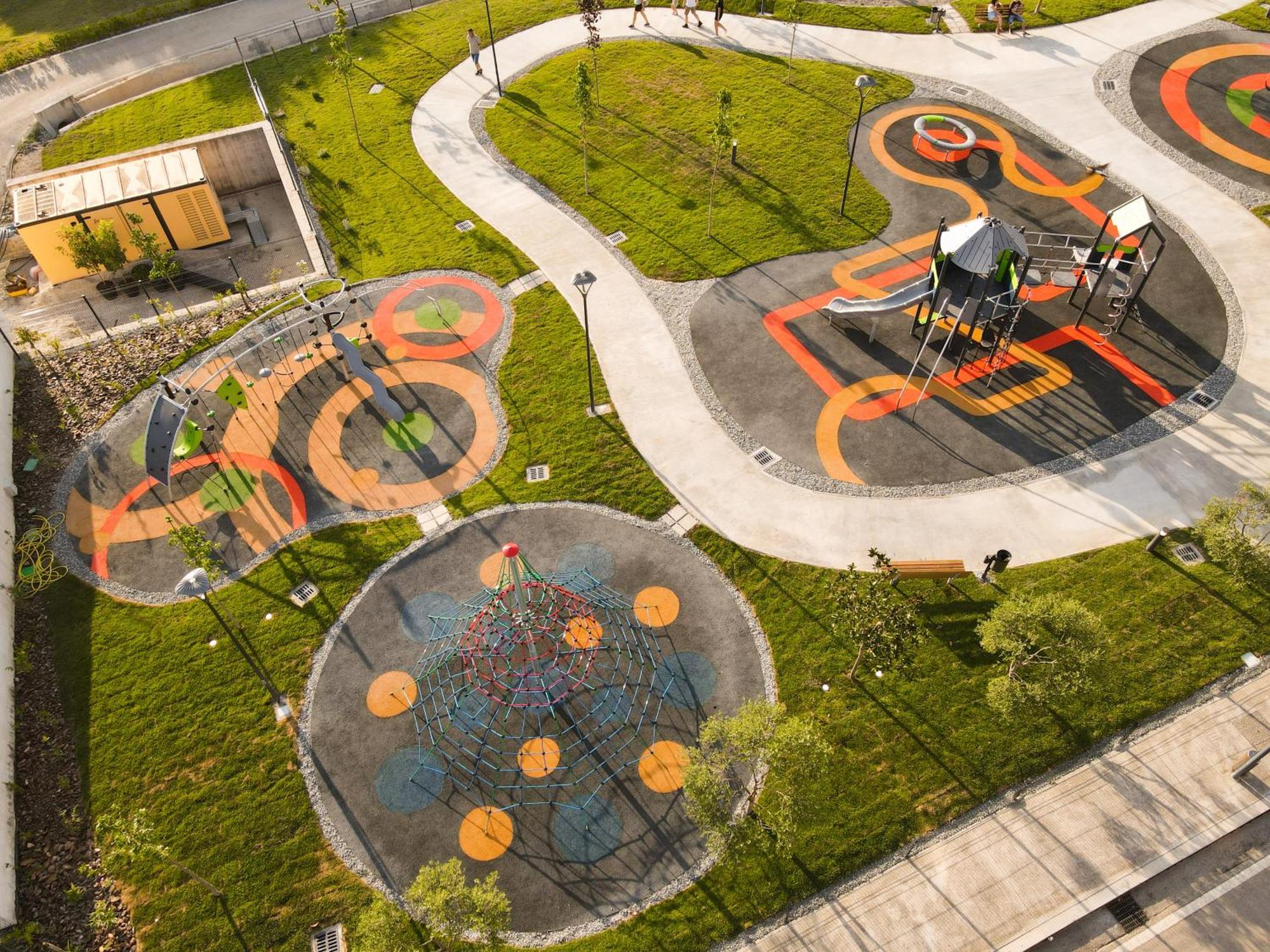 mk hotel tirana Rinas Bagian luar foto Aerial view of the park